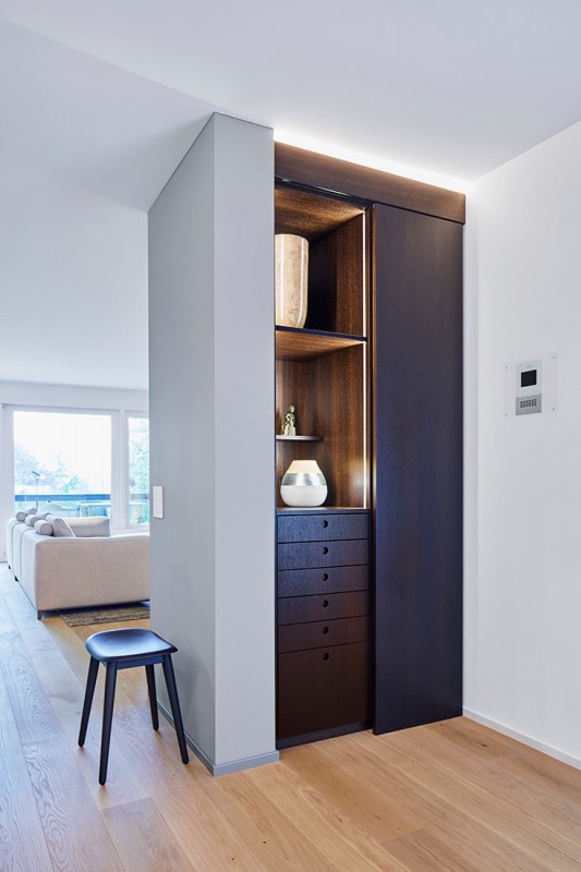 Schneebeli-Innenausbau-garderobe-furniert-BU15097-1