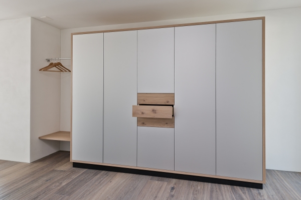 Schneebeli-schrank-aluminium-eiche-01
