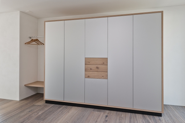 Schneebeli-schrank-aluminium-eiche-02