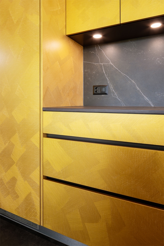 Schneebeli-kueche-gold-02