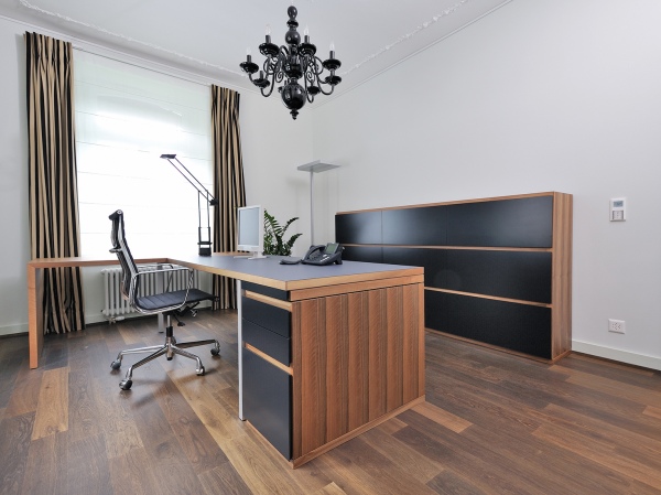Schneebeli-buerotisch-nussbaum-01